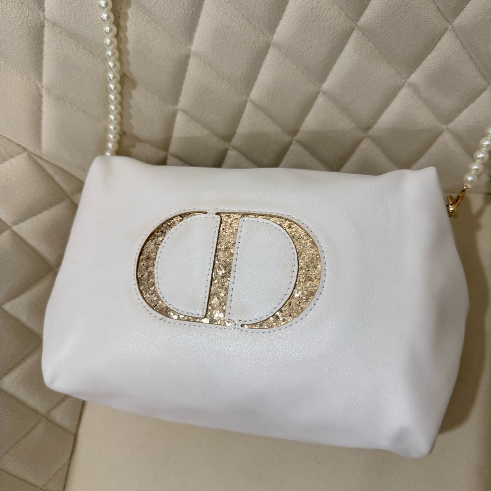 Elegant White Designer Bag with Pearl Strap